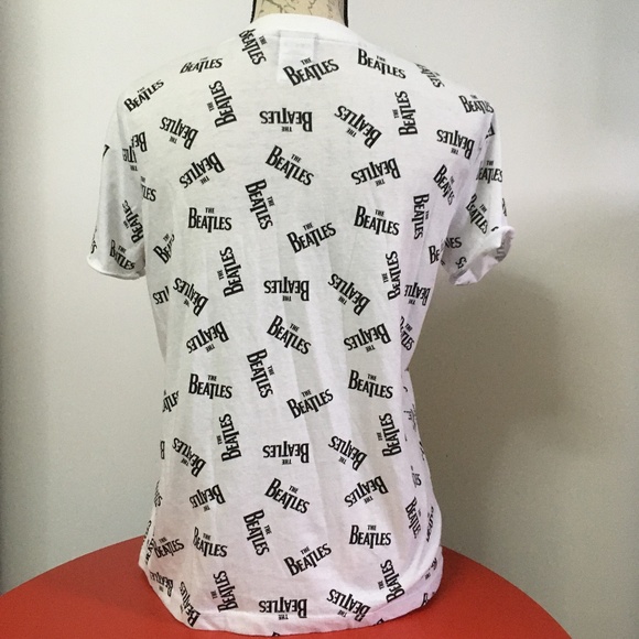 💐The Beatles Cropped Cotton Tee Sz S Spellout Toss White - Picture 2 of 4